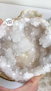 Demie Géode Cristal de roche taille S (rechargement des pierres / purification de la maison) mes jolis cristaux