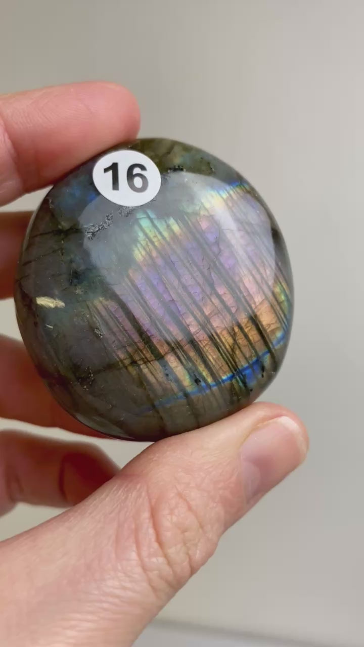 Galet de Labradorite Spectrolite (protection) (mes jolis cristaux)