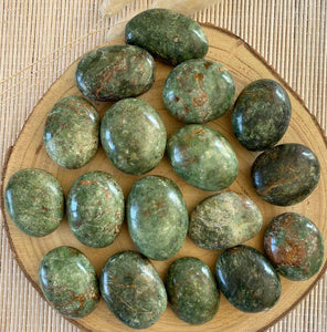 Galet de Chrysoprase (encourage le pardon / confiance en vous) Galet [mes jolis cristaux]