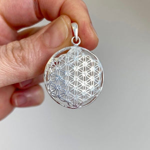 Pendentif serti argent motif Fleur de vie pendentif [mes jolis cristaux]