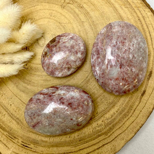 Galet de Calcite fraise (compassion / ouverture du coeur) Galet [mes jolis cristaux]